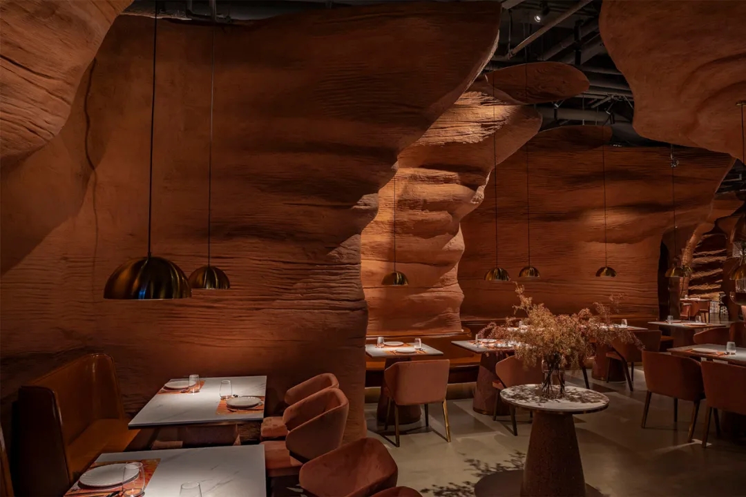 茶饮深圳餐饮空间设计，让你穿梭在原始峡谷之中